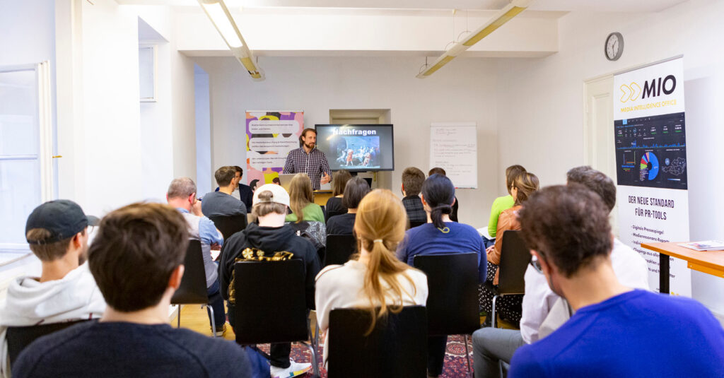 Martin Moder hält OBSERVER Academy Workshop 2022