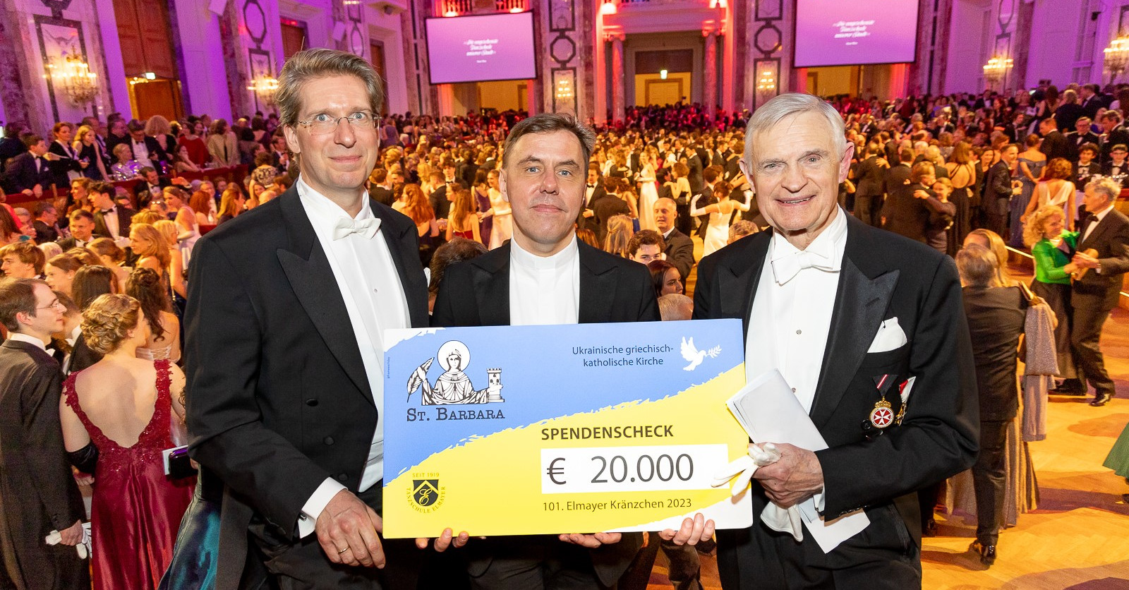 Elmayer-Kränzchen & »OBSERVER« spenden Medikamente für Ukraine